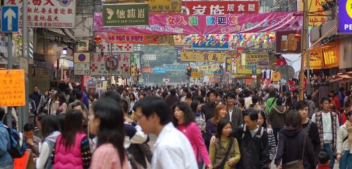 800px-Crowd_in_HK-e1497369408260